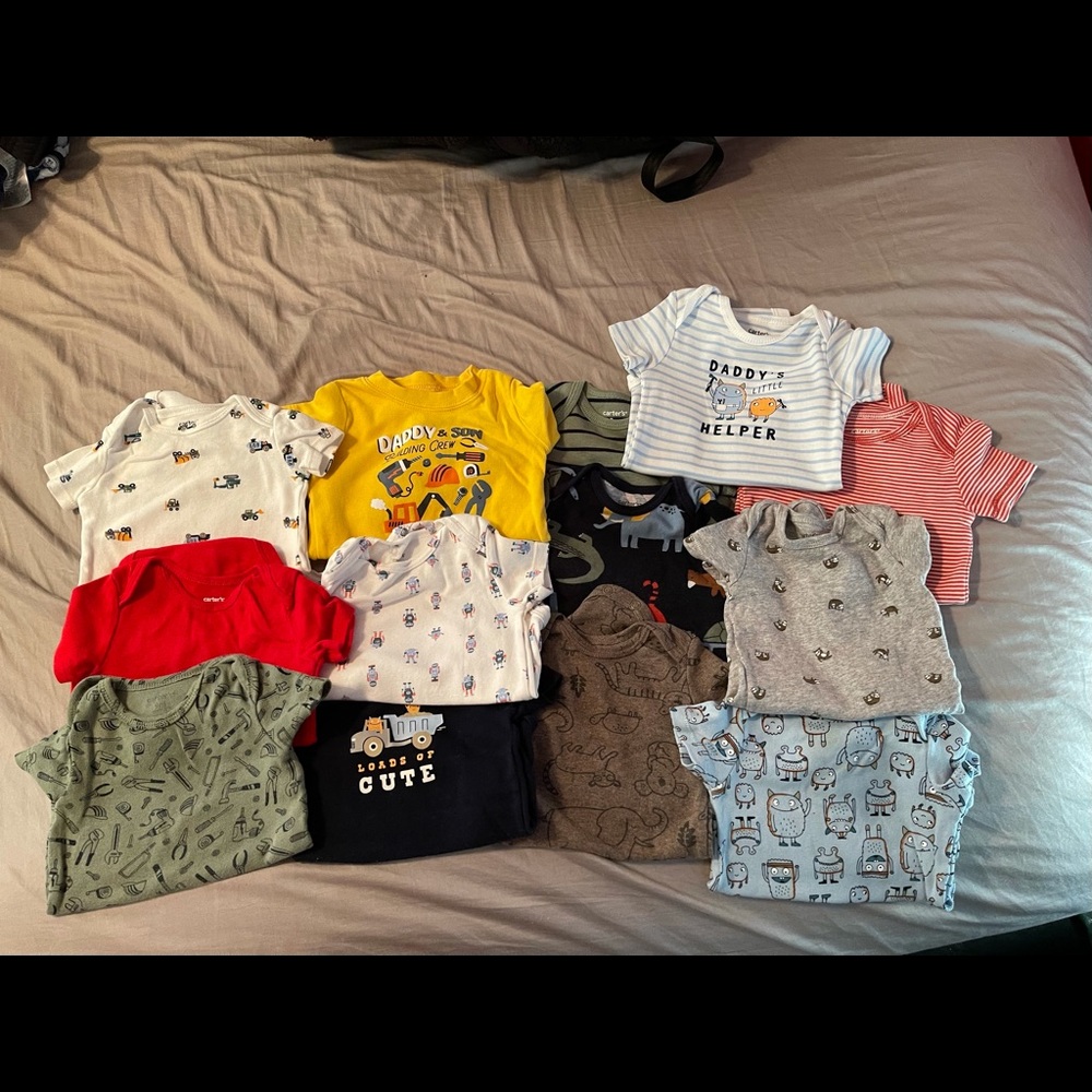 ⭐️(13) 9months carter onesies